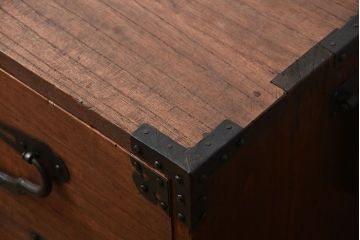 アンティーク家具　古民具・骨董 金具の立派な時代箪笥ローボード(ローチェスト、衣装箪笥)