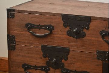 アンティーク家具　古民具・骨董 金具の立派な時代箪笥ローボード(ローチェスト、衣装箪笥)