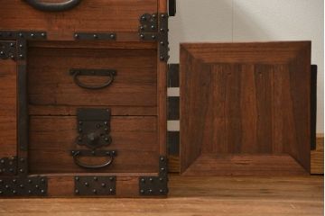 アンティーク家具　古民具・骨董 金具の立派な時代箪笥ローボード(ローチェスト、衣装箪笥)