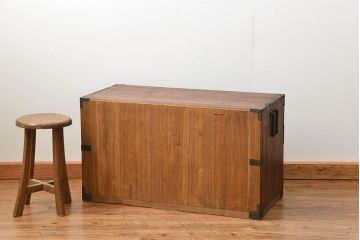 アンティーク家具　古民具・骨董 金具の立派な時代箪笥ローボード(ローチェスト、衣装箪笥)