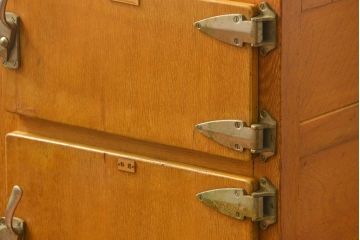 レトロ家具　昭和レトロ 小振りな木製冷蔵庫(収納棚)