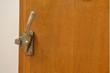 レトロ家具　昭和レトロ 小振りな木製冷蔵庫(収納棚)