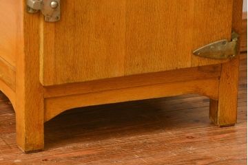 レトロ家具　昭和レトロ 小振りな木製冷蔵庫(収納棚)