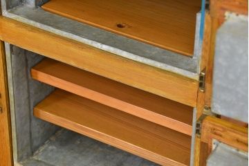 レトロ家具　昭和レトロ 小振りな木製冷蔵庫(収納棚)