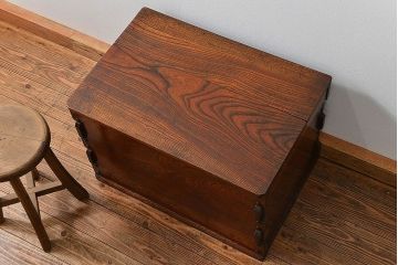 アンティーク雑貨　古民具・骨董 総欅　杢目の素晴らしい大きな収納箱(トランク、米びつ、センターテーブル)