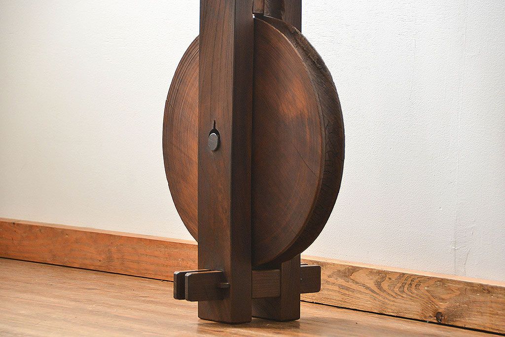 つるべ、アンティーク家具、井戸のつるべ？骨董家具 日本のアンティーク 大型の木製滑車 つるべ 井戸 古民家