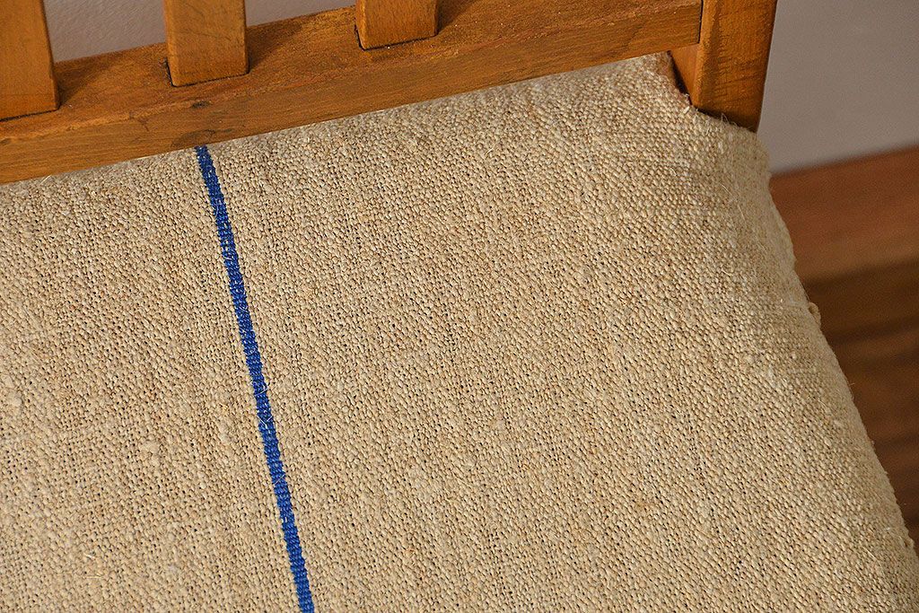 レトロ家具　アンティークリネン座面のレトロな椅子(2)(イス、チェア)