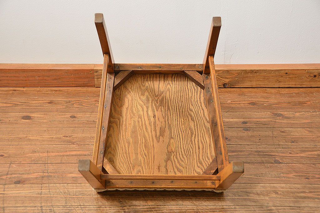 レトロ家具　アンティークリネン座面のレトロな椅子(2)(イス、チェア)