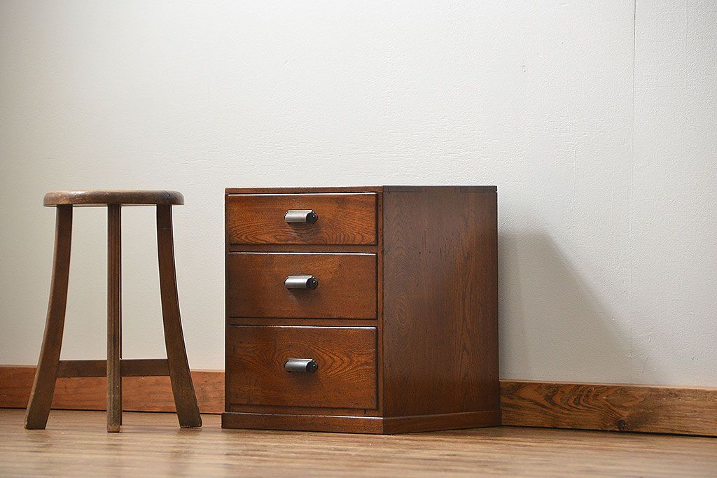 アンティーク家具　アンティーク 杢目のキレイな古い木の小引き出し(チェスト)