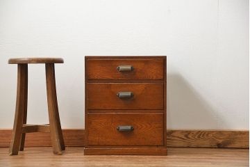 アンティーク家具　アンティーク 杢目のキレイな古い木の小引き出し(チェスト)