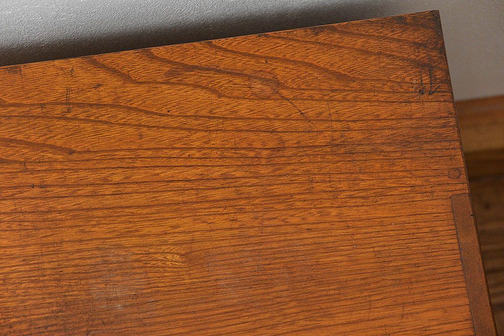 アンティーク家具　アンティーク 杢目のキレイな古い木の小引き出し(チェスト)