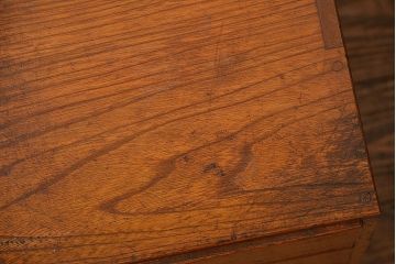 アンティーク家具　アンティーク 杢目のキレイな古い木の小引き出し(チェスト)