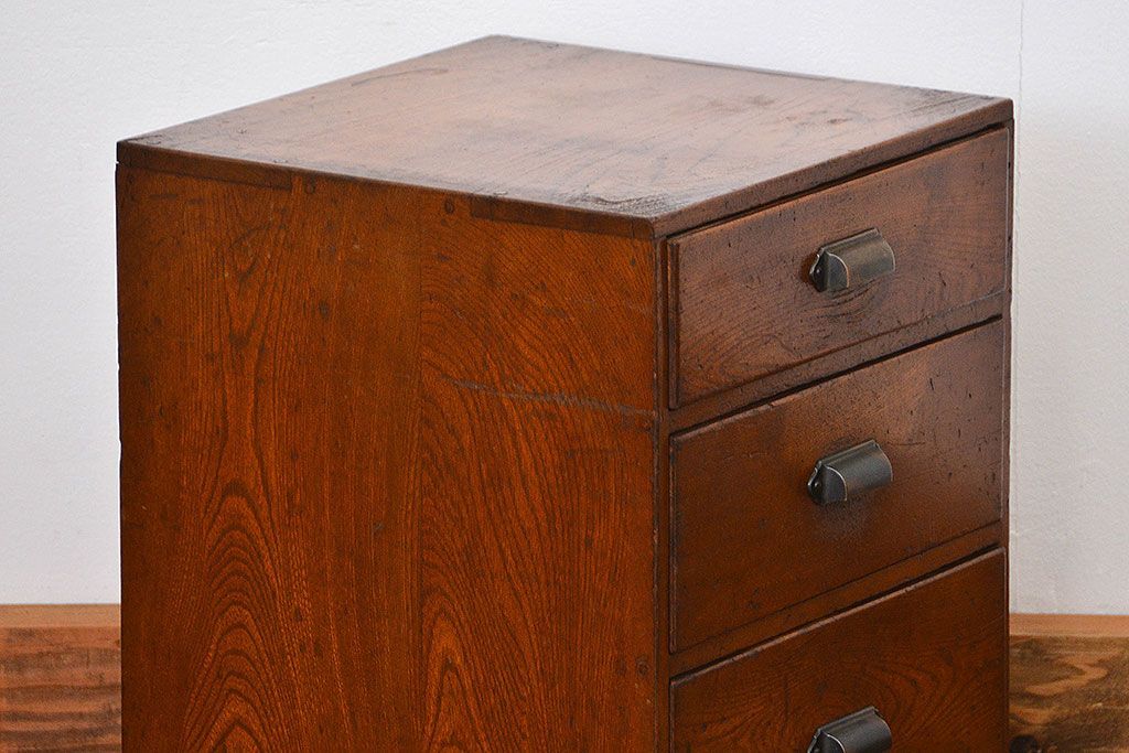 アンティーク家具　アンティーク 杢目のキレイな古い木の小引き出し(チェスト)