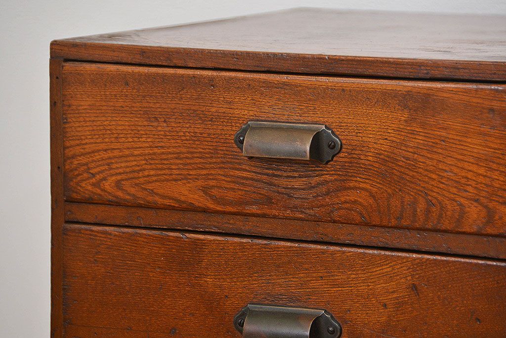 アンティーク家具　アンティーク 杢目のキレイな古い木の小引き出し(チェスト)