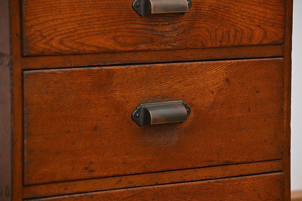 アンティーク家具　アンティーク 杢目のキレイな古い木の小引き出し(チェスト)