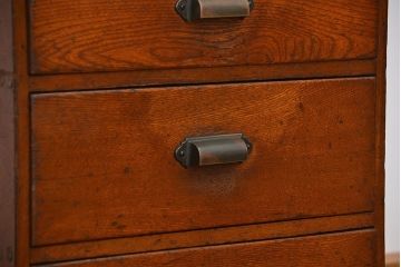 アンティーク家具　アンティーク 杢目のキレイな古い木の小引き出し(チェスト)