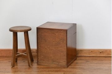 アンティーク家具　アンティーク 杢目のキレイな古い木の小引き出し(チェスト)