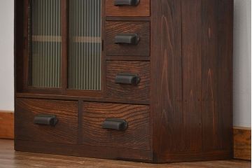 アンティーク家具　アンティーク 古い木の小さなモールガラス引き出し付き収納棚(戸棚)