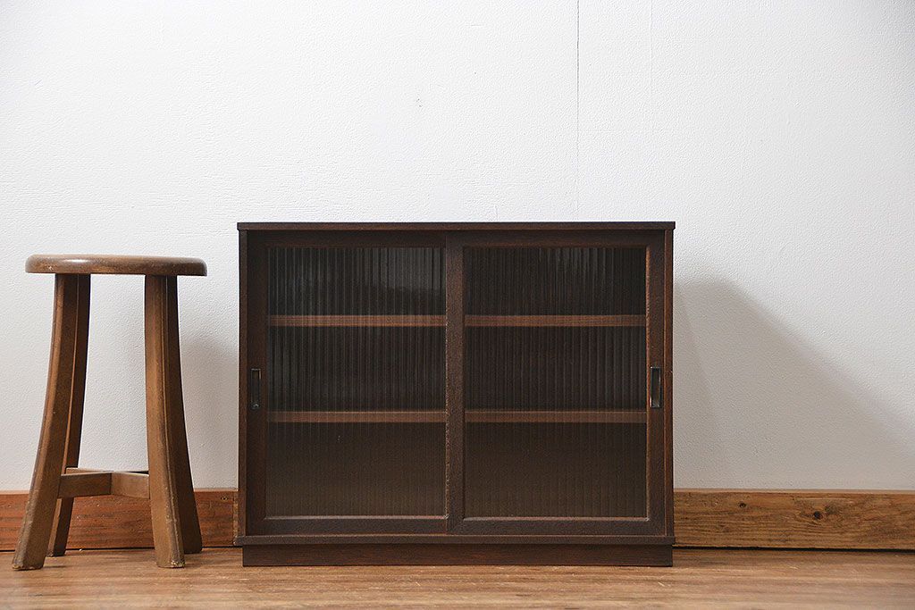 レトロ家具　昭和レトロ 古い木の小さなモールガラス収納棚(飾り棚)