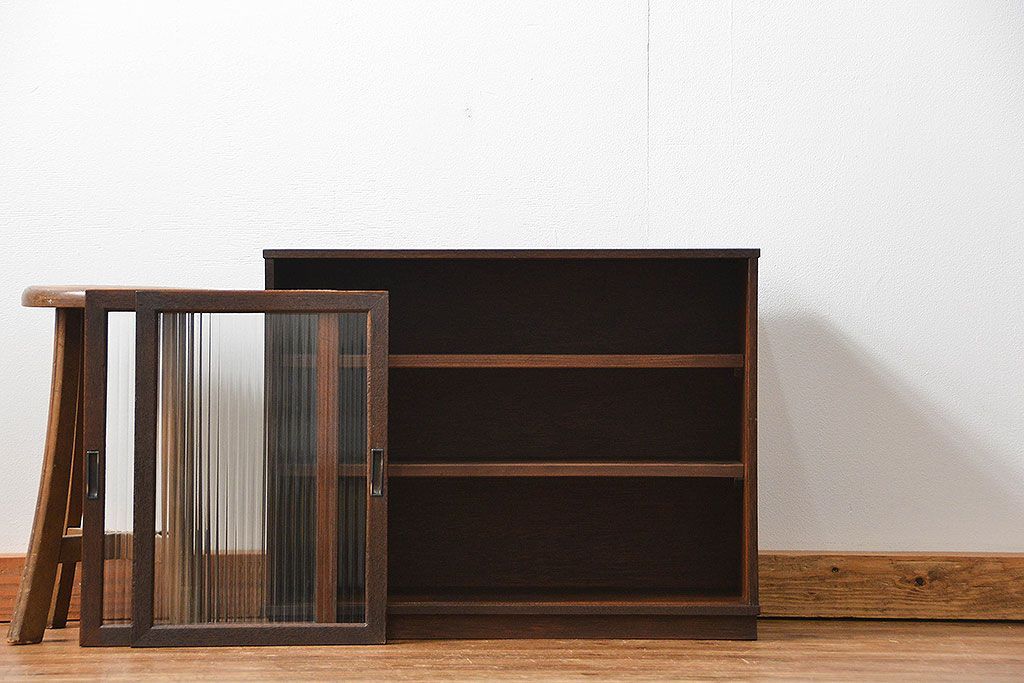 レトロ家具　昭和レトロ 古い木の小さなモールガラス収納棚(飾り棚)