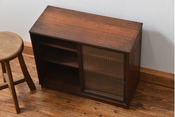 レトロ家具　昭和レトロ 古い木の小さなモールガラス収納棚(飾り棚)