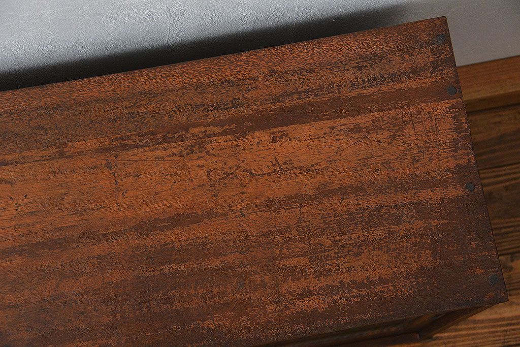 レトロ家具　昭和レトロ 古い木の小さなモールガラス収納棚(飾り棚)