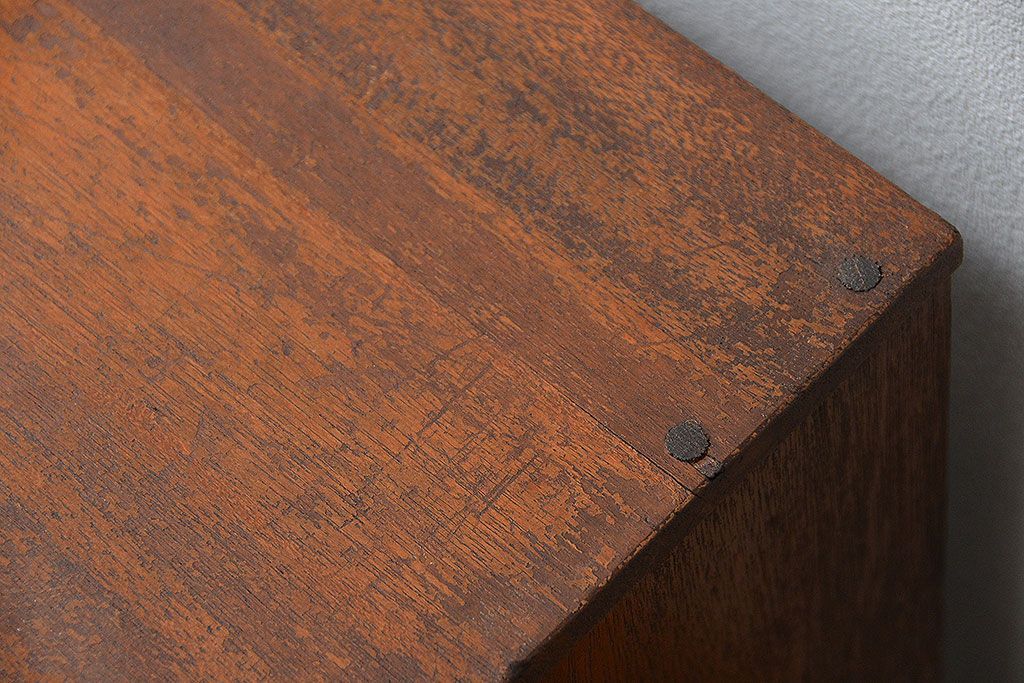 レトロ家具　昭和レトロ 古い木の小さなモールガラス収納棚(飾り棚)