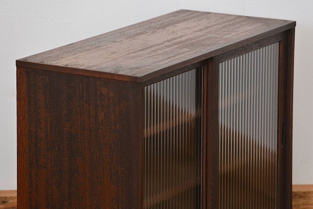 レトロ家具　昭和レトロ 古い木の小さなモールガラス収納棚(飾り棚)