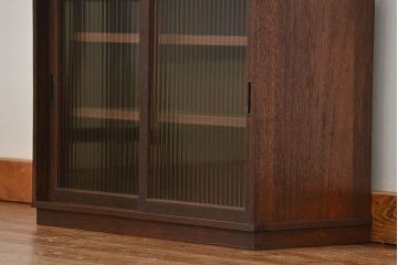 レトロ家具　昭和レトロ 古い木の小さなモールガラス収納棚(飾り棚)