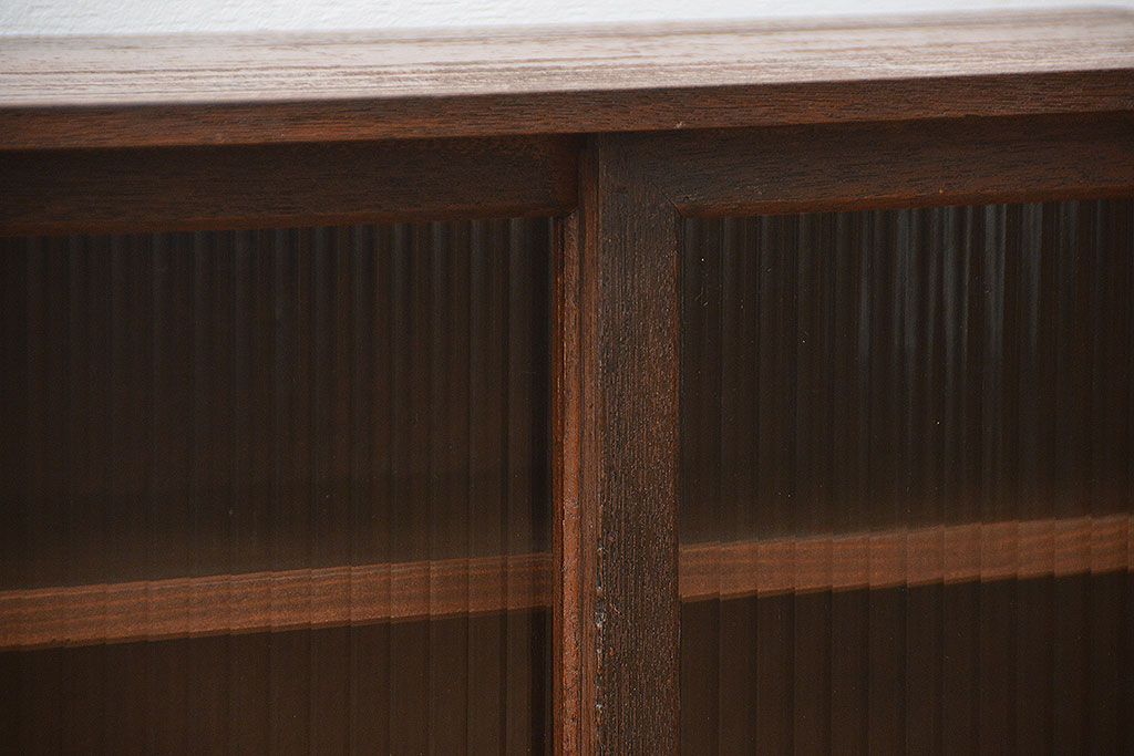 レトロ家具　昭和レトロ 古い木の小さなモールガラス収納棚(飾り棚)