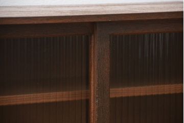 レトロ家具　昭和レトロ 古い木の小さなモールガラス収納棚(飾り棚)