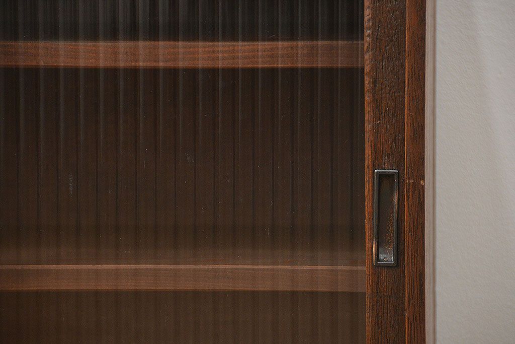 レトロ家具　昭和レトロ 古い木の小さなモールガラス収納棚(飾り棚)