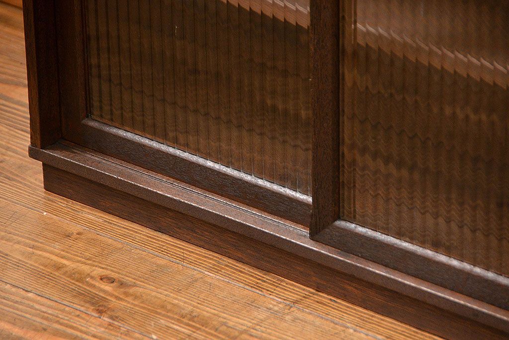 レトロ家具　昭和レトロ 古い木の小さなモールガラス収納棚(飾り棚)