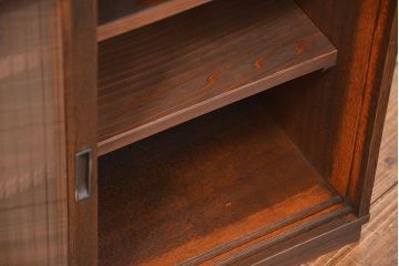 レトロ家具　昭和レトロ 古い木の小さなモールガラス収納棚(飾り棚)