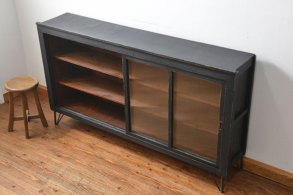 アンティーク家具　アンティークペイント　モールガラス入り 鉄脚収納棚(ガラスケース、飾り棚、キャビネット)