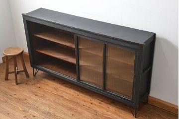 アンティーク家具　アンティークペイント　モールガラス入り 鉄脚収納棚(ガラスケース、飾り棚、キャビネット)