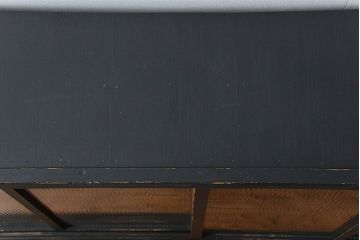 アンティーク家具　アンティークペイント　モールガラス入り 鉄脚収納棚(ガラスケース、飾り棚、キャビネット)