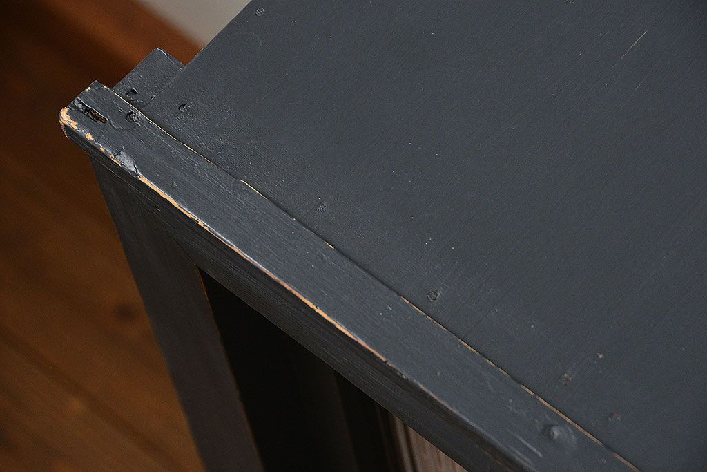 アンティーク家具　アンティークペイント　モールガラス入り 鉄脚収納棚(ガラスケース、飾り棚、キャビネット)