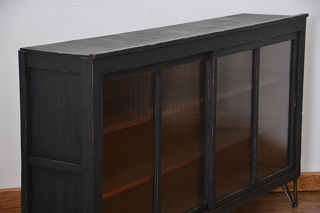 アンティーク家具　アンティークペイント　モールガラス入り 鉄脚収納棚(ガラスケース、飾り棚、キャビネット)