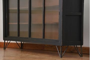 アンティーク家具　アンティークペイント　モールガラス入り 鉄脚収納棚(ガラスケース、飾り棚、キャビネット)
