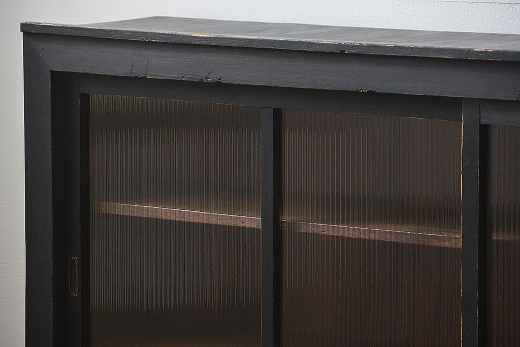 アンティーク家具　アンティークペイント　モールガラス入り 鉄脚収納棚(ガラスケース、飾り棚、キャビネット)