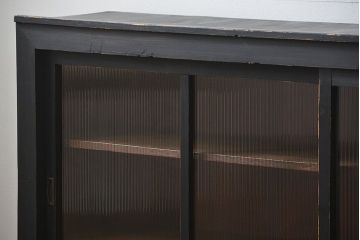 アンティーク家具　アンティークペイント　モールガラス入り 鉄脚収納棚(ガラスケース、飾り棚、キャビネット)