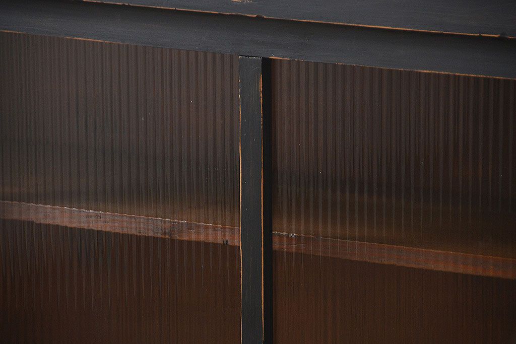 アンティーク家具　アンティークペイント　モールガラス入り 鉄脚収納棚(ガラスケース、飾り棚、キャビネット)