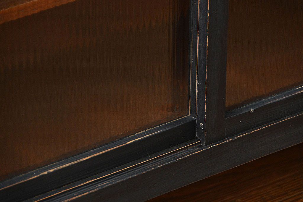 アンティーク家具　アンティークペイント　モールガラス入り 鉄脚収納棚(ガラスケース、飾り棚、キャビネット)