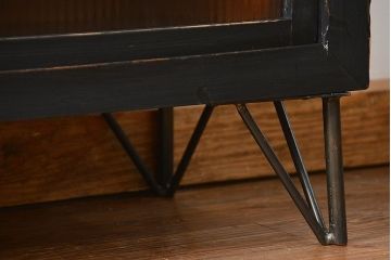 アンティーク家具　アンティークペイント　モールガラス入り 鉄脚収納棚(ガラスケース、飾り棚、キャビネット)