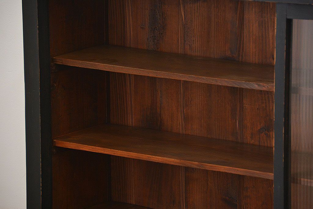 アンティーク家具　アンティークペイント　モールガラス入り 鉄脚収納棚(ガラスケース、飾り棚、キャビネット)