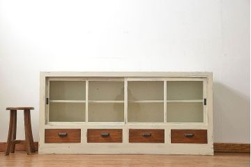 アンティーク家具　アンティークペイント　かわいい横長収納棚(飾り棚、食器棚)
