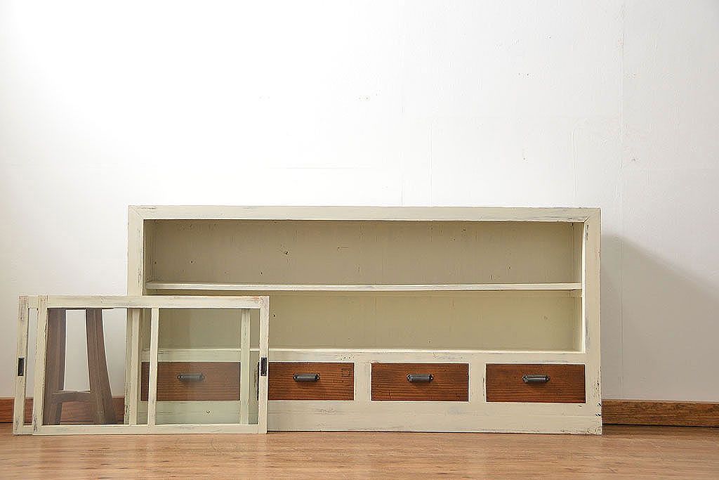 アンティーク家具　アンティークペイント　かわいい横長収納棚(飾り棚、食器棚)