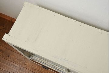 アンティーク家具　アンティークペイント　かわいい横長収納棚(飾り棚、食器棚)