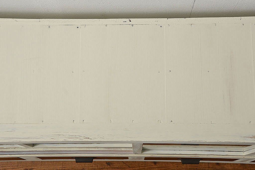 アンティーク家具　アンティークペイント　かわいい横長収納棚(飾り棚、食器棚)